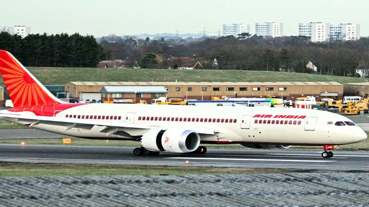 एयर इंडिया के विमान की थाईलैंड में कराई गई इमरजेंसी लैंडिंग, बम होने की थी सूचना