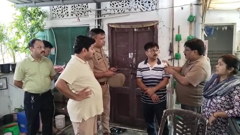 लखनऊ में व्यापरी ने पत्नी और बेटी के साथ जहर खाकर दी जान, सामूहिक सुसाइड से इलाके में हड़कंप