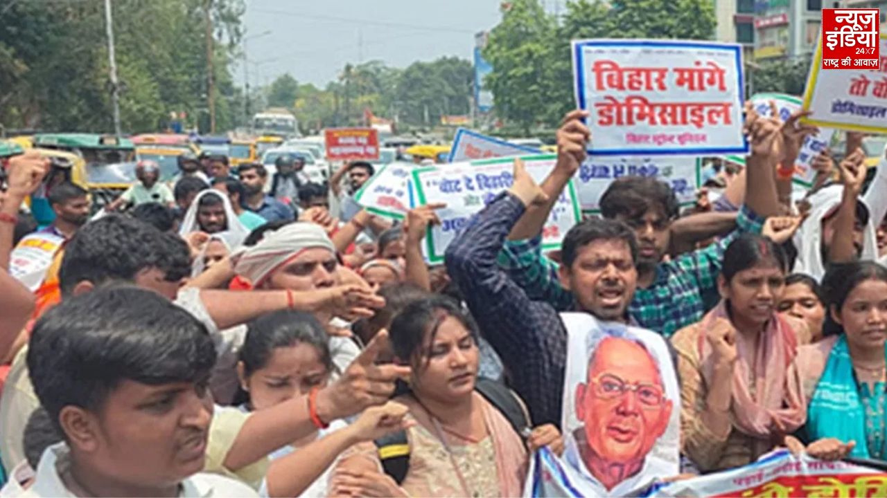 डोमिसाइल नीति को लेकर पटना में सड़कों पर उतरे छात्र, सरकार से की ये मांग