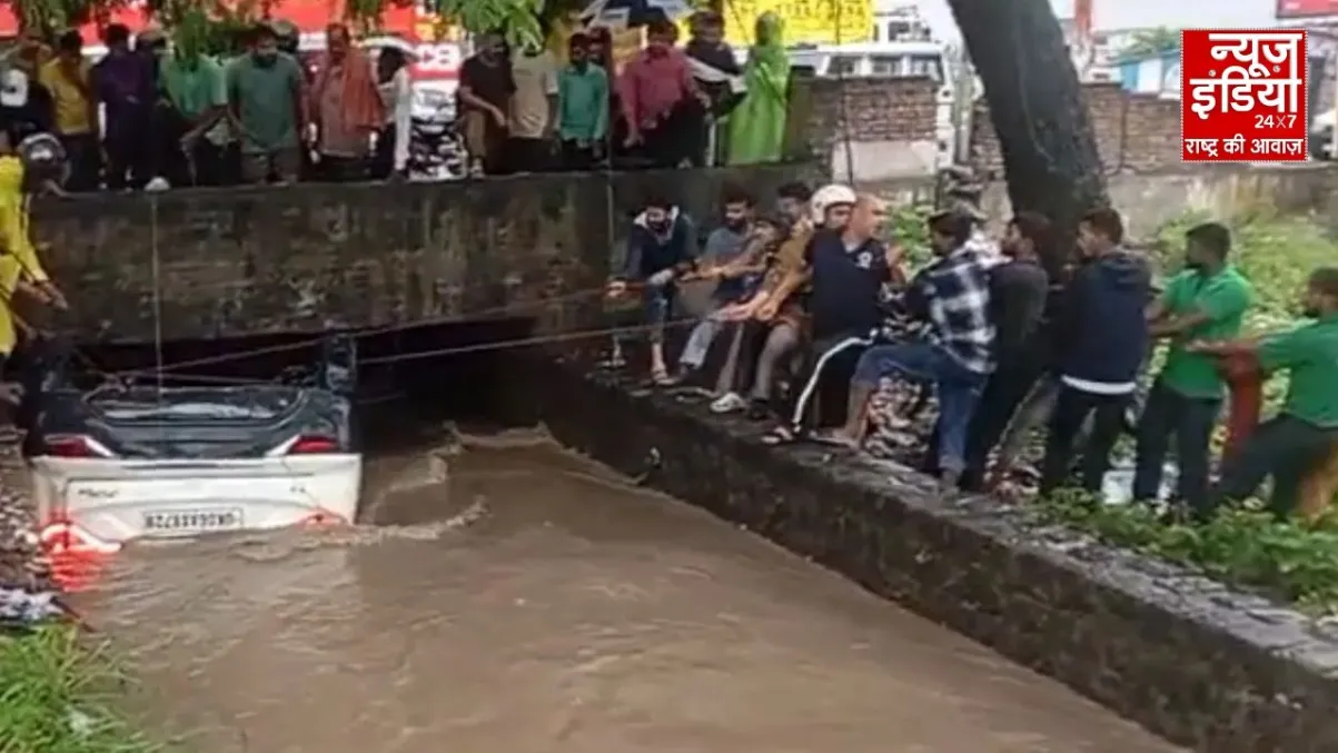 उत्तराखंड में बारिश का कहर 7 लोगों से भरी कार नहर में डूबी, मासूम बच्चे समेत 4 की मौत
