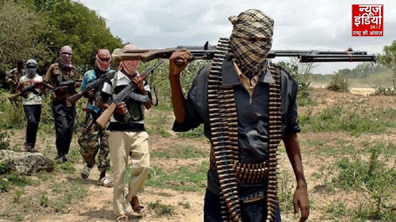 इस देश के बंदूकधारियों के हमले में 100 से ज्यादा की मौत, घर में घुसकर जिंदा जलाया, कई लापता