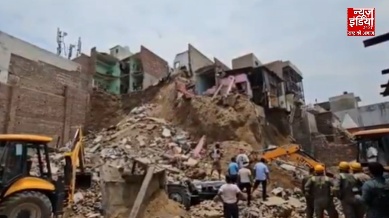 उत्तर प्रदेश के मथुरा में बड़ा हादसा : भरभराकर गिरे 6 मकान, तीन की मौत, रेस्क्यू ऑपरेशन जारी..