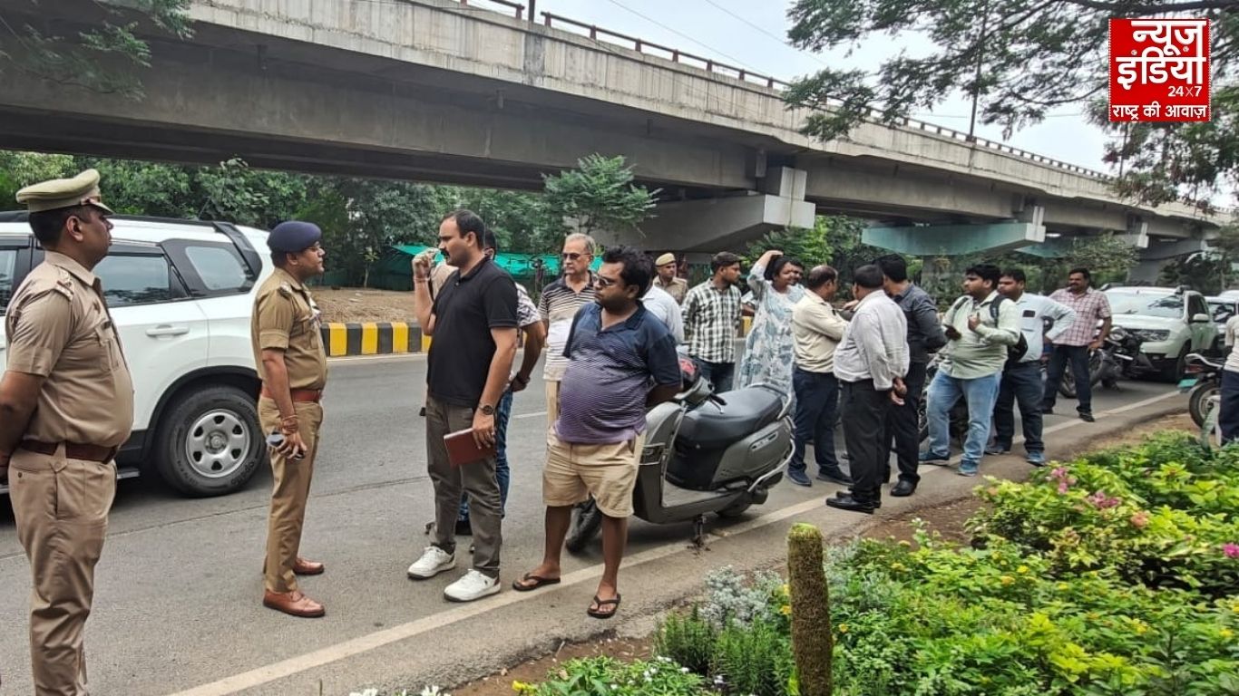 गाजियाबाद में दिनदहाड़े लूट : आंखों में लाल मिर्च झोंककर कैशियर से बदमाशों ने छीने 8 लाख