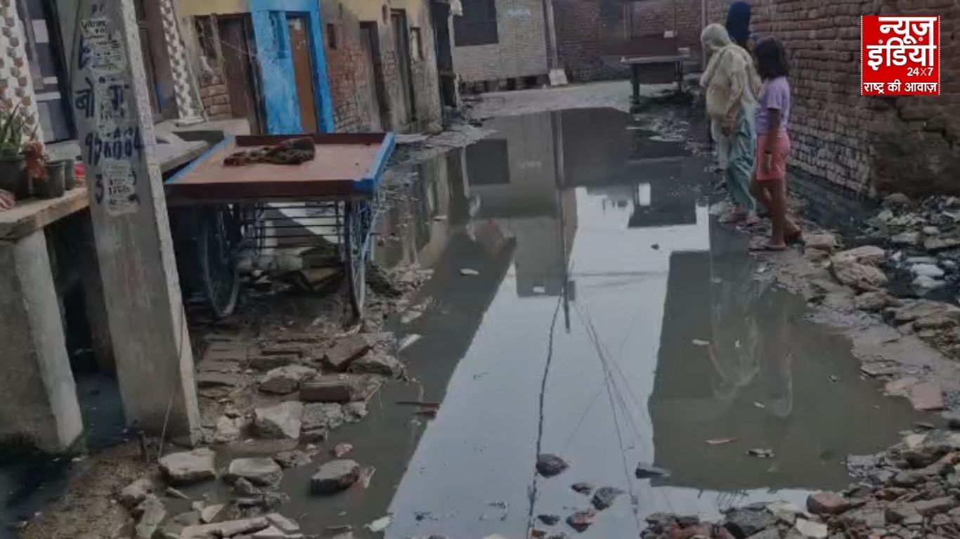 गाजियाबाद की गलियों पानी डूबीं, नागरिकों का सड़क पर चलना मुश्किल, सीएम के आदेशों की उड़ी धज्जियां