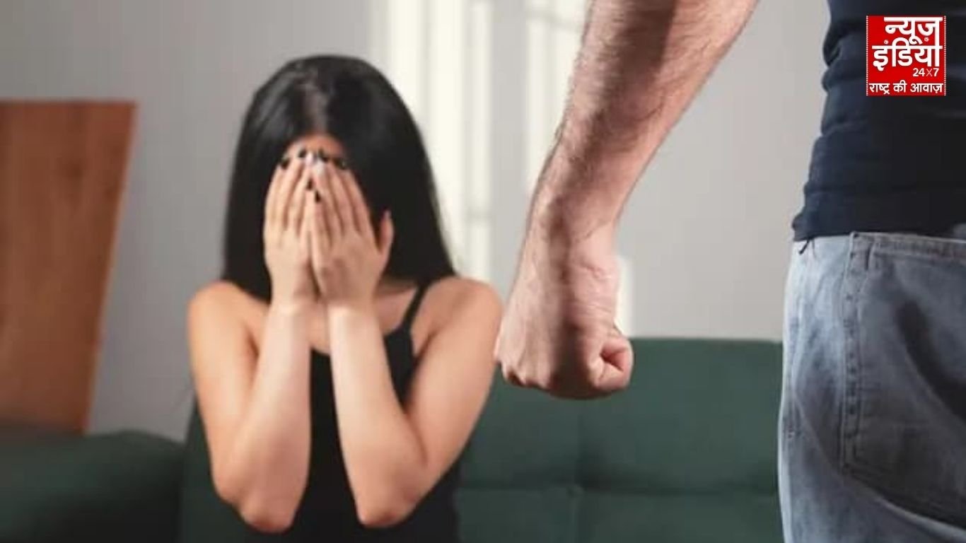 जिस प्यार के खातिर परिवार को छोड़ा, वही पति बना जान का दुश्मन, गाजियाबाद में गुहार लगाते थाने पहुंची महिला