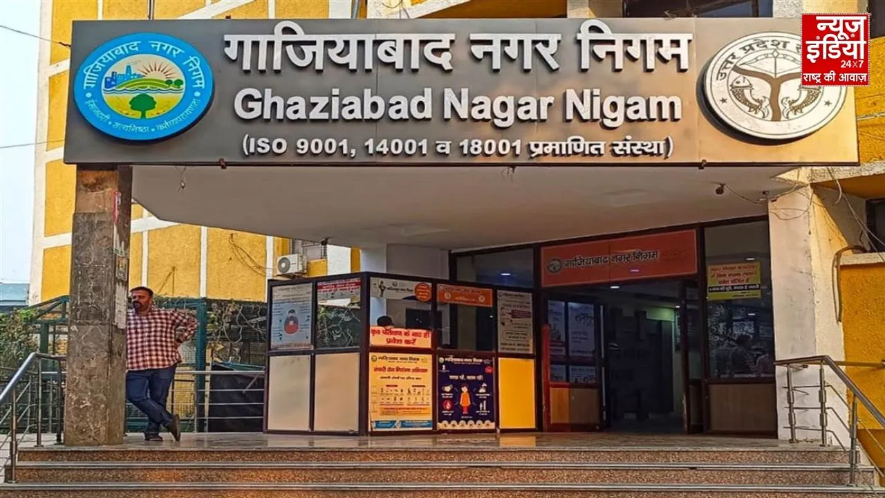 गाजियाबाद के पूर्व नगर आयुक्त पर शिकंजा, चार एफआईआर दर्ज – आजम खान के करीबी बताए जाते हैं अल समद