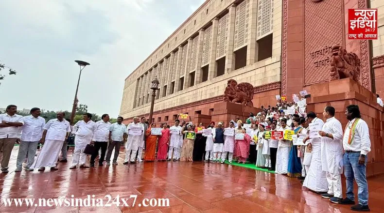 बिहार में SIR के खिलाफ दिल्ली में विपक्ष का प्रदर्शन, जानें किसने क्या कहा…