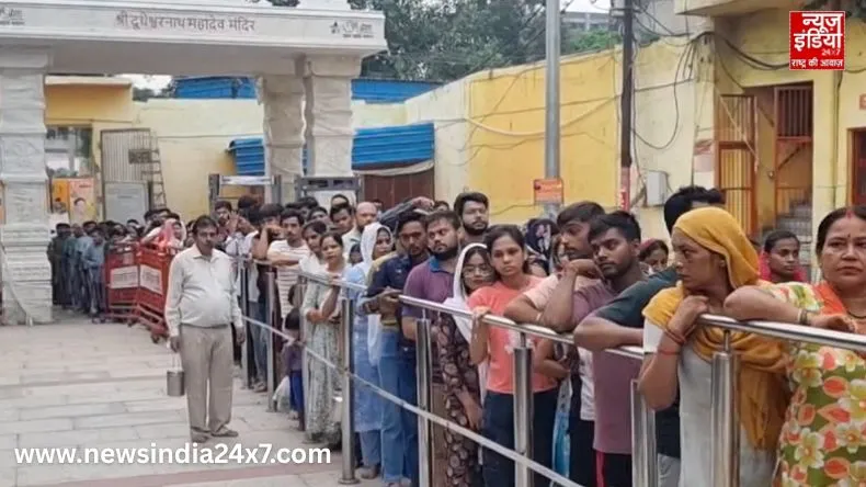 तीसरे सोमवार पर शिवालयों में श्रद्धालुओं की भीड़, गाजियाबाद में दिखी आस्था की अनोखी तस्वीर