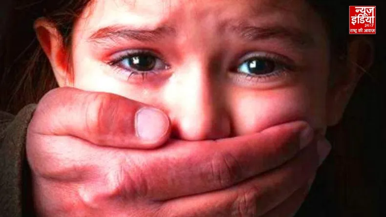 नोएडा में 10 साल की मासूम से हैवानियत, अधेड़ पड़ोसी ने घर में घुसकर..