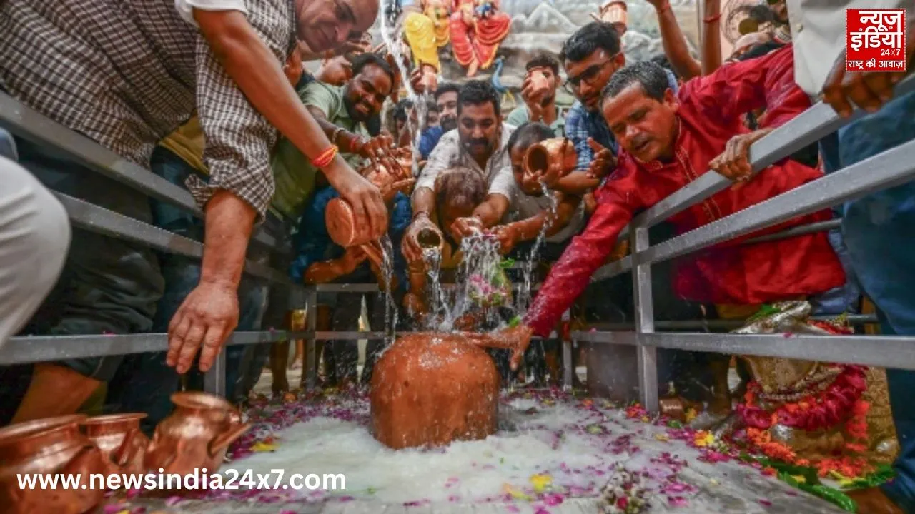 Sawan के दूसरे सोमवार शिवलिंग पर चढ़ाएं ये चीजें, हर संकट से मिलेगा छुटकारा!