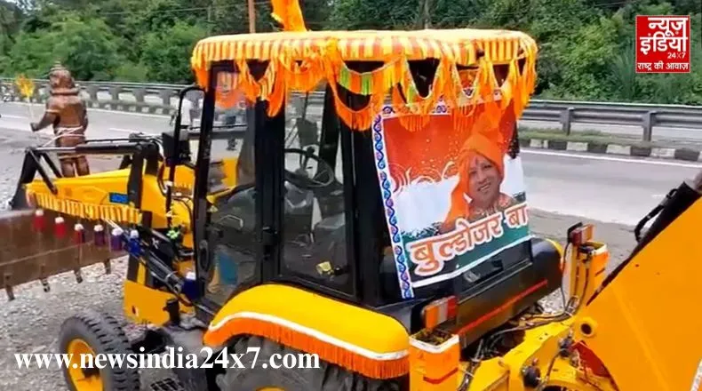 योगी आदित्यनाथ के नाम पर निकली स्पेशल कांवड़ यात्रा, श्रद्धालु बोले बुलडोजर बाबा…