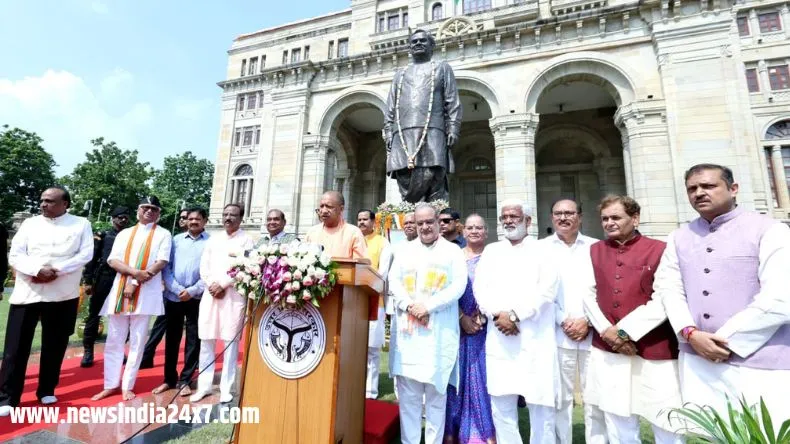 अटल बिहारी वाजपेयी की पुण्यतिथि पर योगी आदित्यनाथ का नमन, कहा– लोकतंत्र के प्रहरी थे अटल जी