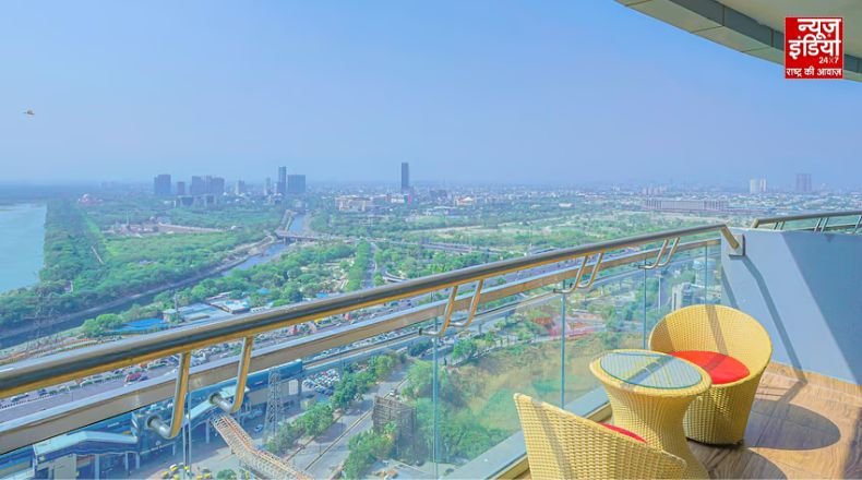 नोएडा के सुपरनोवा सोसाइटी में दर्दनाक हादसा : दिल्ली में खोजा जा रहा युवक 32वीं मंजिल से गिरा