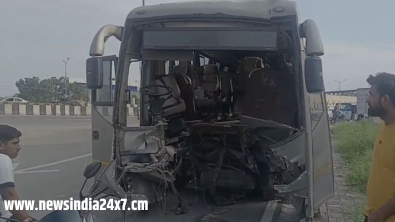Bus accident on Delhi-Meerut Expressway, many passengers including driver-conductor hurt