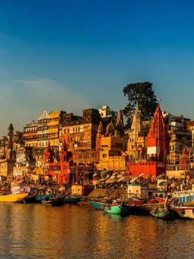 अगर आप कर रहें हैं बनारस जाने के प्लान, तो जानिए वहाँ के प्रसिद्ध मंदिर कौन-कौन से हैं?