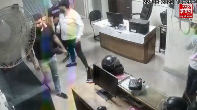 गाजियाबाद की नामी सोसाइटी में कार पार्किंग विवाद ने भड़का हिंसक संघर्ष, सिक्योरिटी गार्ड घायल