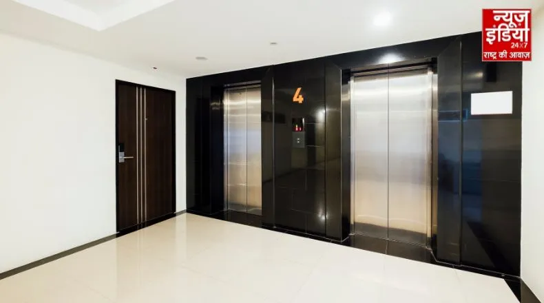 लिफ्ट में कैद हुई जिंदगी : ग्रेटर नोएडा में मेड 1 घंटे बाद बेहोशी की हालत में निकली बाहर