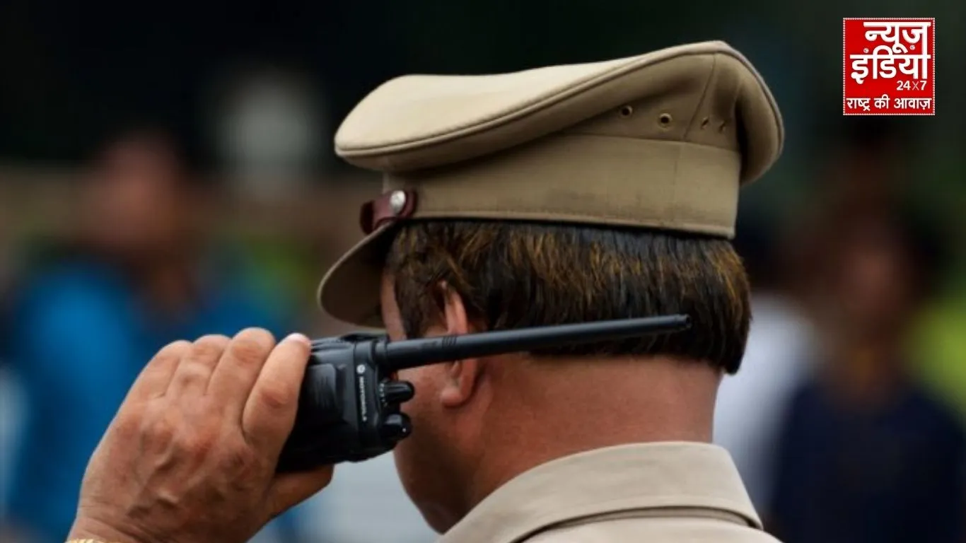 नोएडा में दिल्ली पुलिस का हेड कांस्टेबल बना भीड़ का निशाना, तीन महिलाओं ने की पिटाई- जानिए क्या था पूरा मामला?