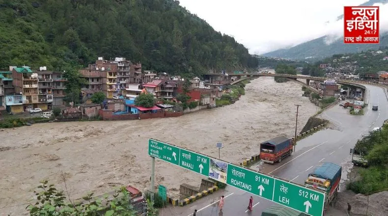 Uttarakhand Rain Alert! देहरादून समेत 8 जिलों में मूसलधार बारिश, इमरजेंसी सेंटर ने बजाई खतरे की घंटी