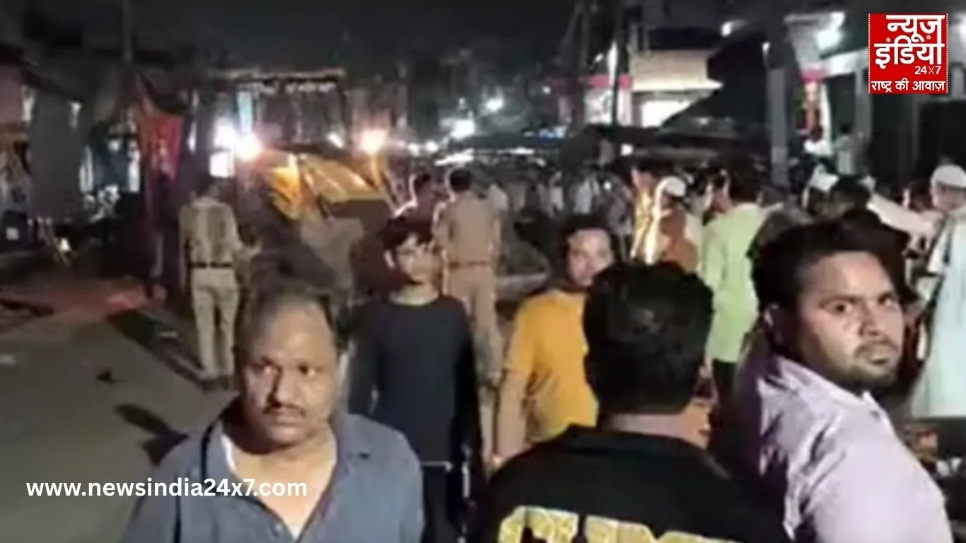 UP : मथुरा में मकान गिरने से हादसा, मलबे में दबकर 2 बच्चों की मौत, 6 घायल