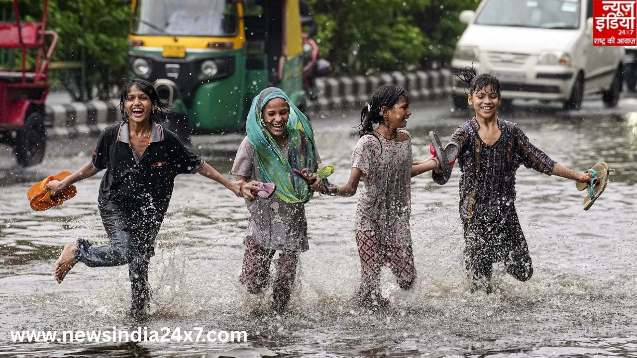 दिल्ली-NCR में मानसून वापसी: सुबह से भारी बारिश से जलभराव, विमान और यातायात प्रभावित