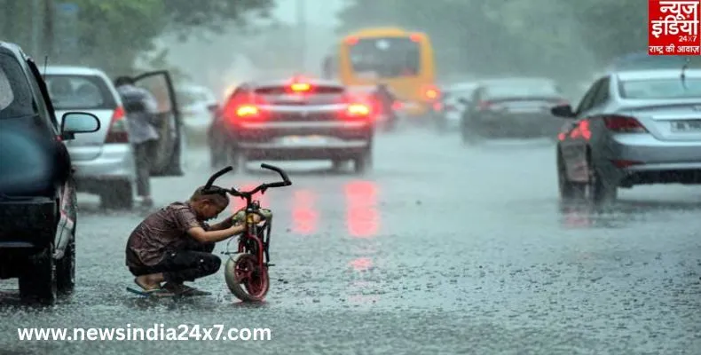दिल्ली-NCR में मानसून वापसी: सुबह से भारी बारिश से जलभराव, विमान और यातायात प्रभावित