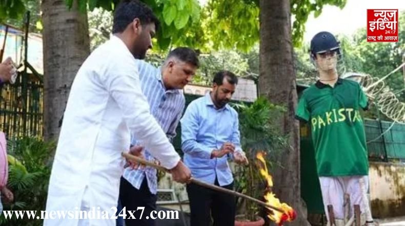 Aam Aadmi Party surrounded the government protests across the country regarding India-Pakistan match