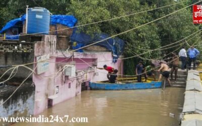 दिल्ली में यमुना का जलस्तर ने तोड़ा 2013 का रिकॉर्ड, बाढ़ से बचाने के लिए लगाए गए टेंट्स कराए जा रहे खाली