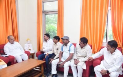 पार्षदों के चेहरे खिले लखनऊ से आख़िर क्या आश्वासन मिला