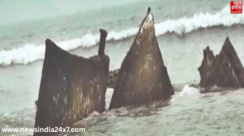 चक्रवात ‘मोंथा’ का तूफ़ानी असर : गहीरमाथा तट पर उभरा रहस्यमयी जहाज़ का मलबा, ब्रिटिश काल का होने की चर्चा तेज़!