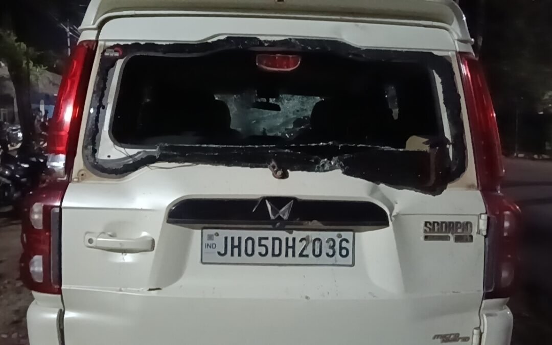 Jharkhand News:  चाईबासा में नो-एंट्री आंदोलन हिंसक, पुलिस पर पथराव, लाठीचार्ज और आंसू गैस का किया इस्तेमाल