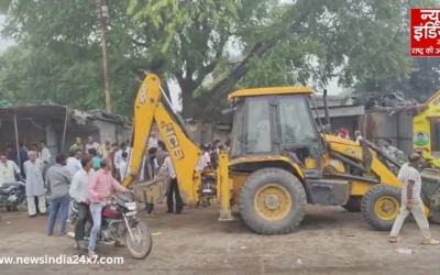 40 साल पुराना कब्ज़ा खत्म! जालौन में अस्पताल परिसर के बाहर 180 दुकानों पर चला बुलडोजर का पंजा, मचा हंगामा