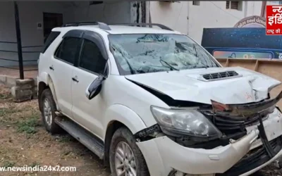 दिनदहाड़े हाईवे पर चोर-पुलिस का खेल! लग्जरी कार से तस्करी कर रहे शराब माफिया का पीछा, ओवरब्रिज पर हुई जोरदार टक्कर