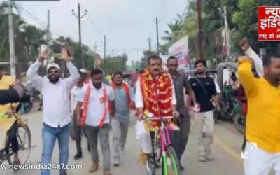 Bihar Election 2025 : जीवेश कुमार साइकिल से नामांकन भरने पहुंचे, बने चर्चा का विषय