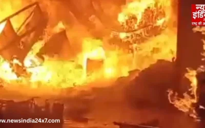 इंदौर में दीपावली की रात दहशत में बदली! 18 जगह लगी आग, दो बड़ी फैक्ट्रियां जलकर खाक