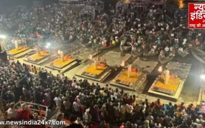 काशी में दीपों का सागर : बाबा विश्वनाथ की नगरी में जगमगाया घाट, गंगा आरती ने मोहा मन