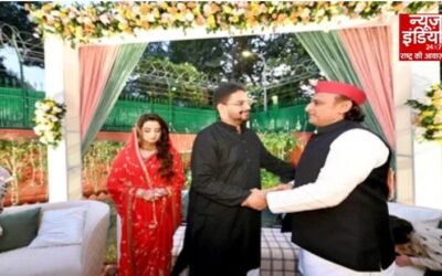 मुख़्तार अंसारी के बेटे उमर के रिसेप्शन में पहुंचे अखिलेश यादव, दूल्हा-दुल्हन संग तस्वीर की साझा