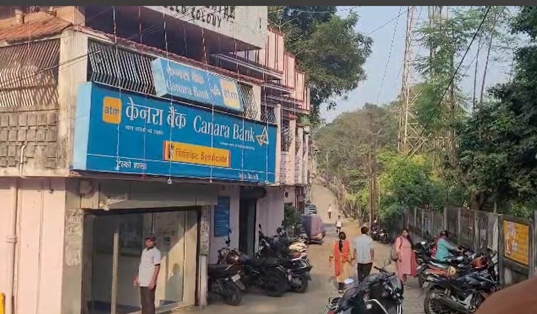 Jharkhand News: बिरसानगर में केनरा बैंक के पास सनसनीखेज लूट, पुलिस ने जांच शुरू की, आरोपियों की तलाश तेज