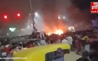 लाल किले के पास धमाके से कांपी दिल्ली, आग में झुलसीं एक के बाद एक कई गाड़ियां, 9 की मौत