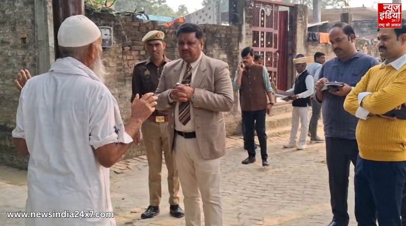 मतदाता सूची सुधार में रफ्तार और सख्ती, अमेठी DM का अचानक दौरा, एक BLO की छुट्टी