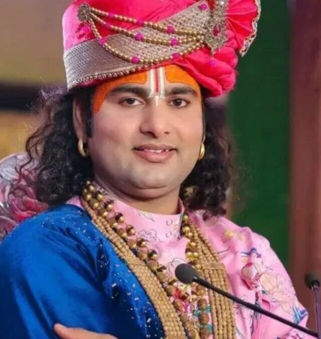 अनिरुद्धाचार्य का पूरा मामला क्या है?