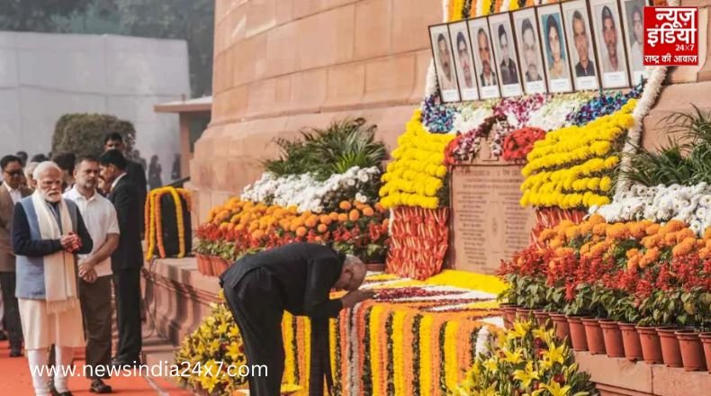 संसद हमले की 24वीं वर्षगांठ पर प्रधानमंत्री नरेंद्र मोदी, राहुल गांधी सहित कई शीर्ष नेताओं ने वीर शहीदों को नमन किया