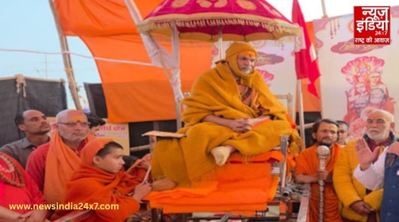 प्रयागराज माघ मेले में धरने पर बैठे स्वामी अविमुक्तेश्वरानंद