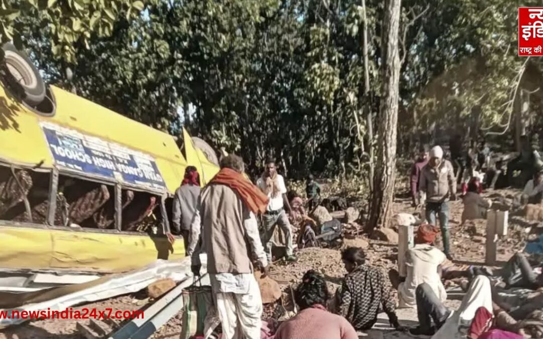 झारखंड में ब्रेक फेल होने से बस हुई हादसे का शिकार, 9 लोगों की मौत और 80 घायल 