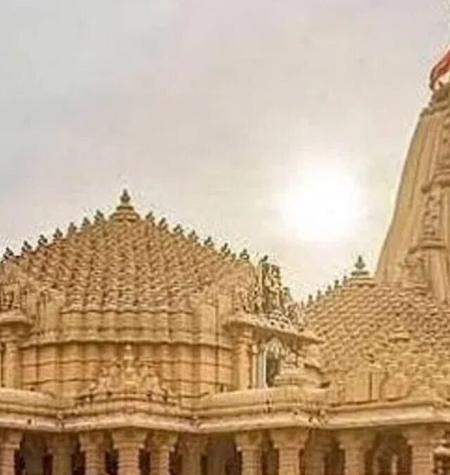 सोमनाथ मंदिर पर आक्रमण! कितनी संपत्ति लूटकर ले गया महमूद गजनवी?