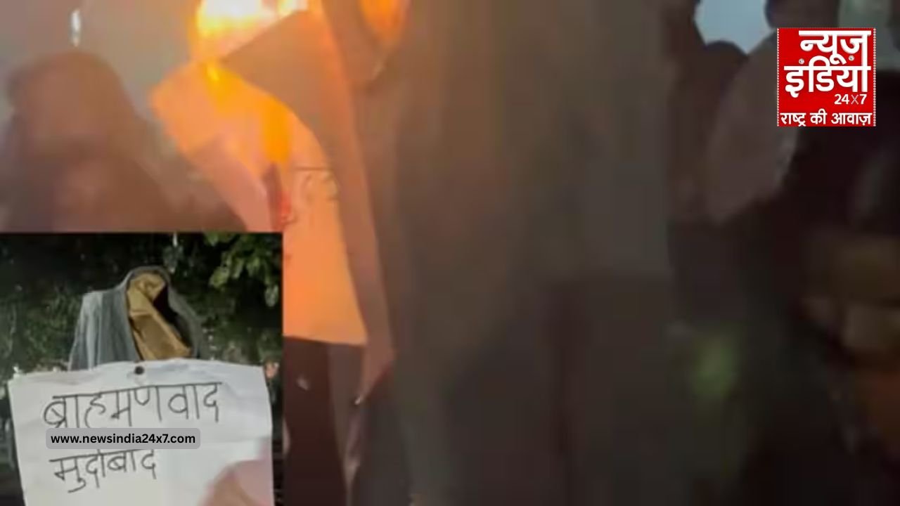 यूजीसी पर लगी रोक का जेएनयू में हुआ विरोध