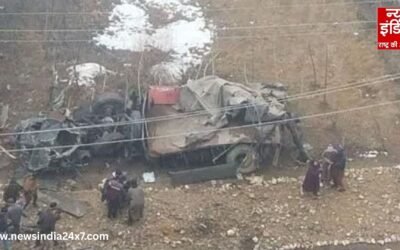 जम्मू-कश्मीर के डोडा में बड़ा हादसा: सेना का वाहन 200 फीट गहरी खाई में गिरा, 10 जवान शहीद, 7 घायल