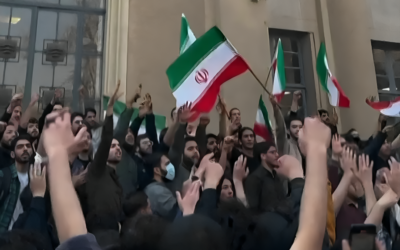 ईरान में फिर उठी बगावत की चिंगारी, सत्ता के खिलाफ लड़किया सबसे आगे, तीसरे दिन 3 यूनिवर्सिटीज में हंगामा