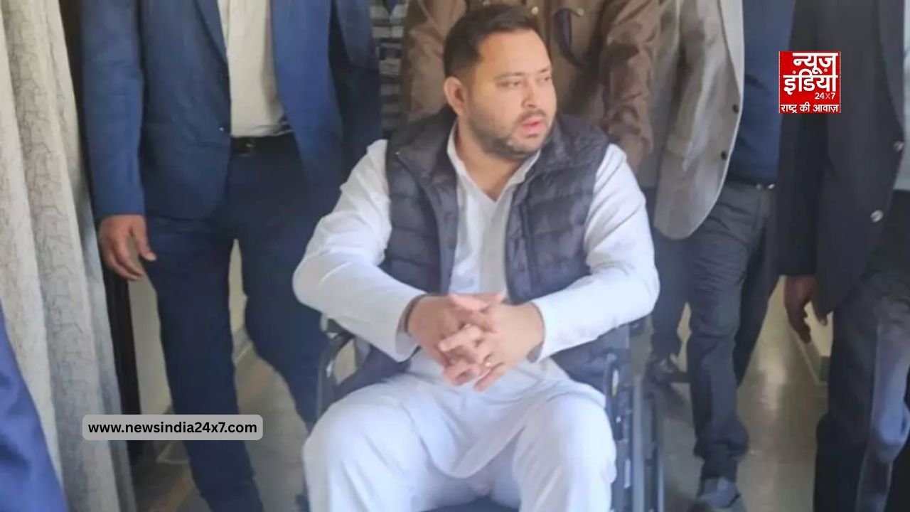 व्हीलचेयर पर बैठे तेजस्वी यादव