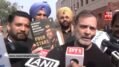 राहुल ने नरवणे की किताब को मीडिया के सामने दिखाया
